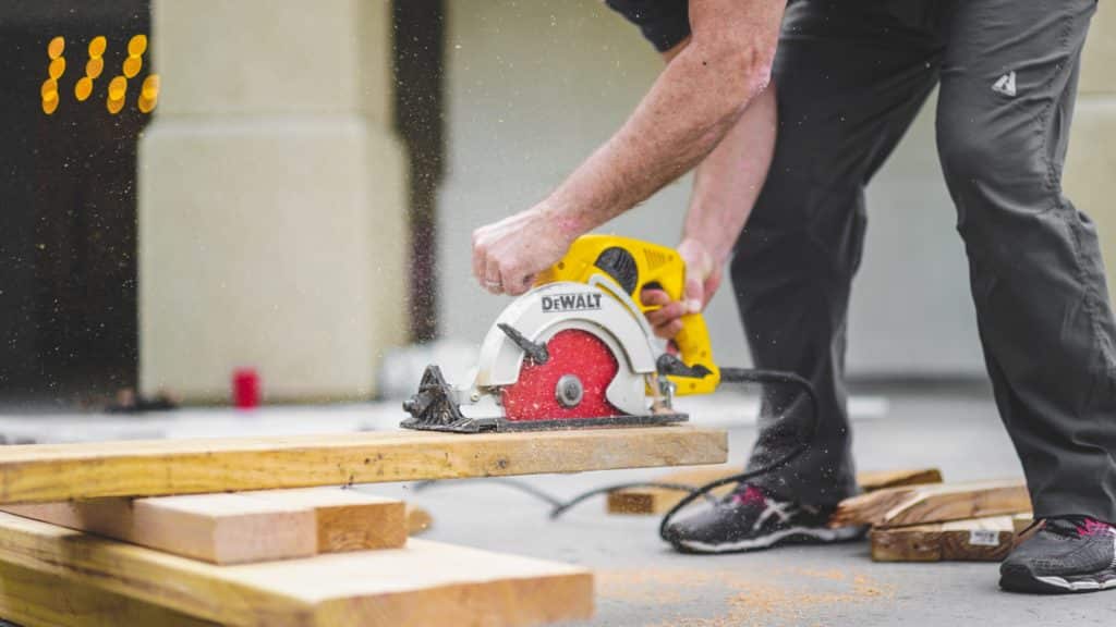 power saw cutting plank